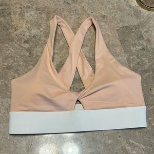 Fabletics Oasis Twist Front Sportsbra